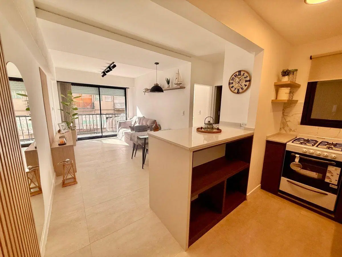 2 AMBIENTES EXTERNO C/BALCON SALIENTE 2