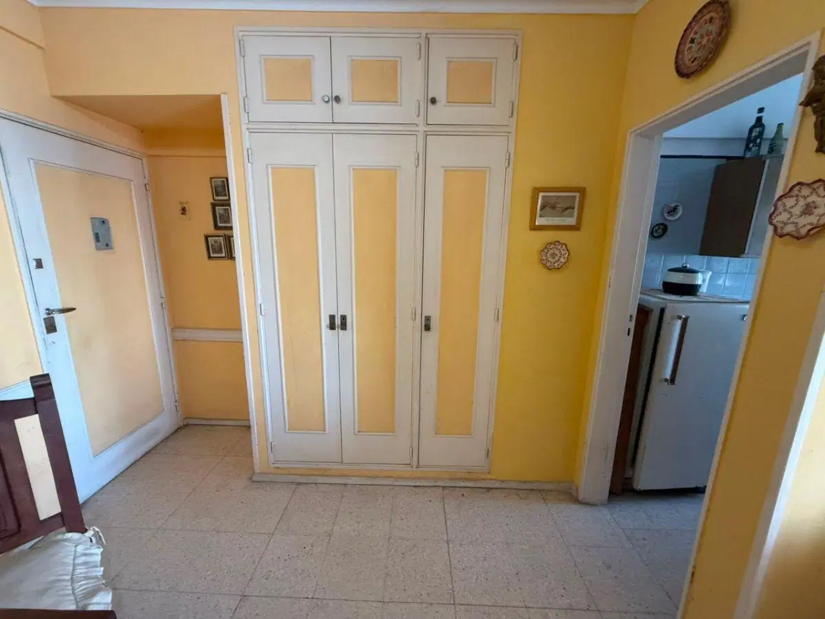 1 AMBIENTE A LA CALLE CON BALCON SALIENTE 3