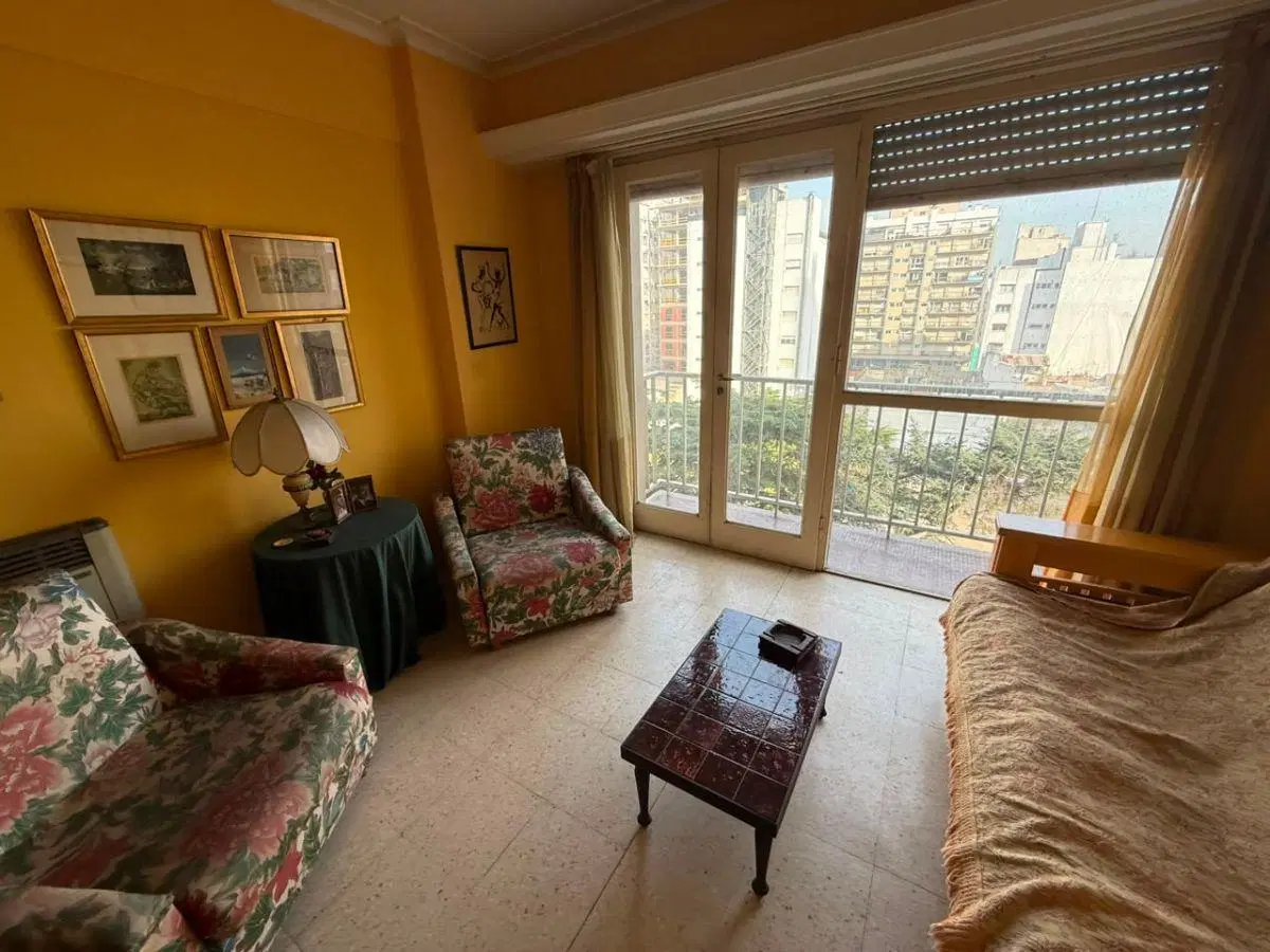 1 AMBIENTE A LA CALLE CON BALCON SALIENTE 8