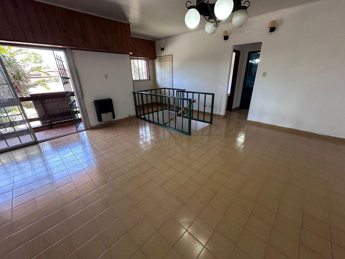 Foto de CHALET 6 AMBIENTES EN DOS PLANTAS APTO CREDITO, imagen 3