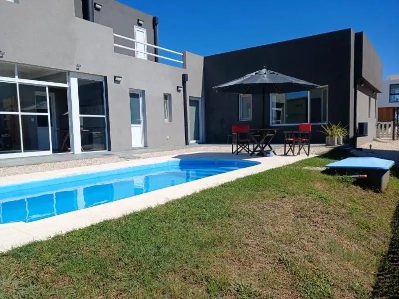 MODERNA CASA EN BARRIO PRIVADO TIERRA DEL MAR 4