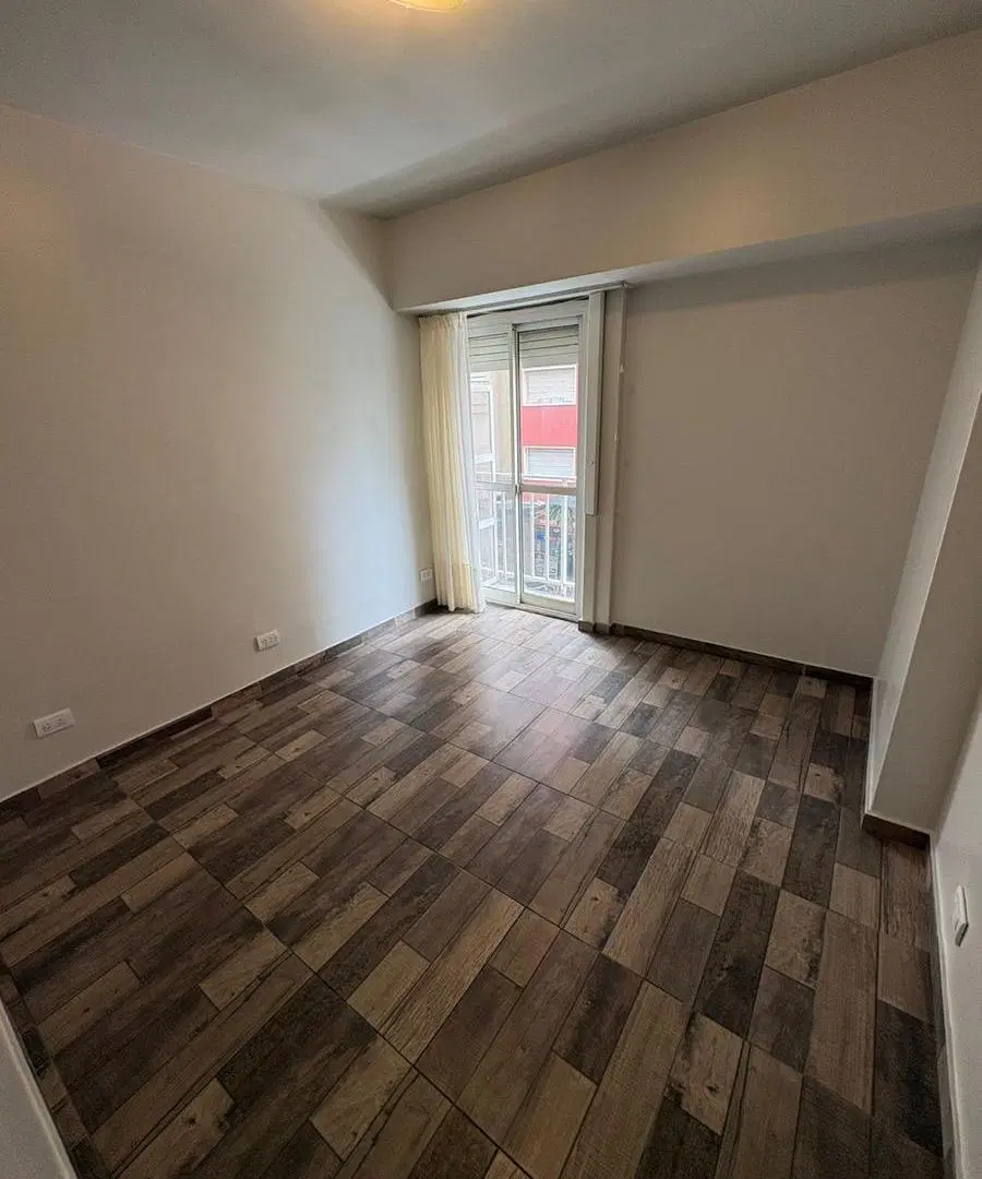 DEPARTAMENTO DE 2 AMBIENTES CON BALCON AL FRENTE RECICLADO 4