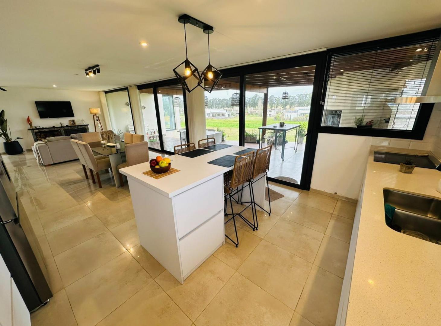 Foto de INCREIBLE CASA EN BARRIO PRIVADO BARRANCAS DE SAN BENITO, imagen 2