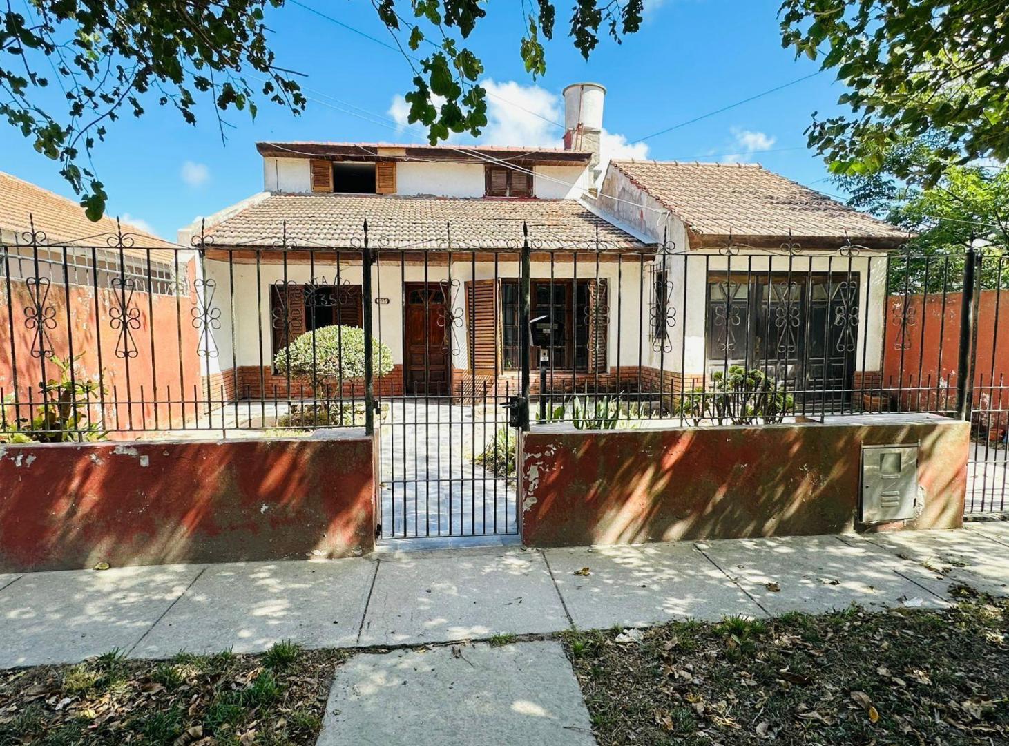 Foto de OPORTUNIDAD !! CHALET MAS DEPARTAMENTO SOBRE GRAN LOTE, imagen 5