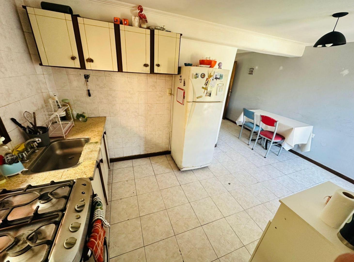 Foto de OPORTUNIDAD !! CHALET MAS DEPARTAMENTO SOBRE GRAN LOTE, imagen 4