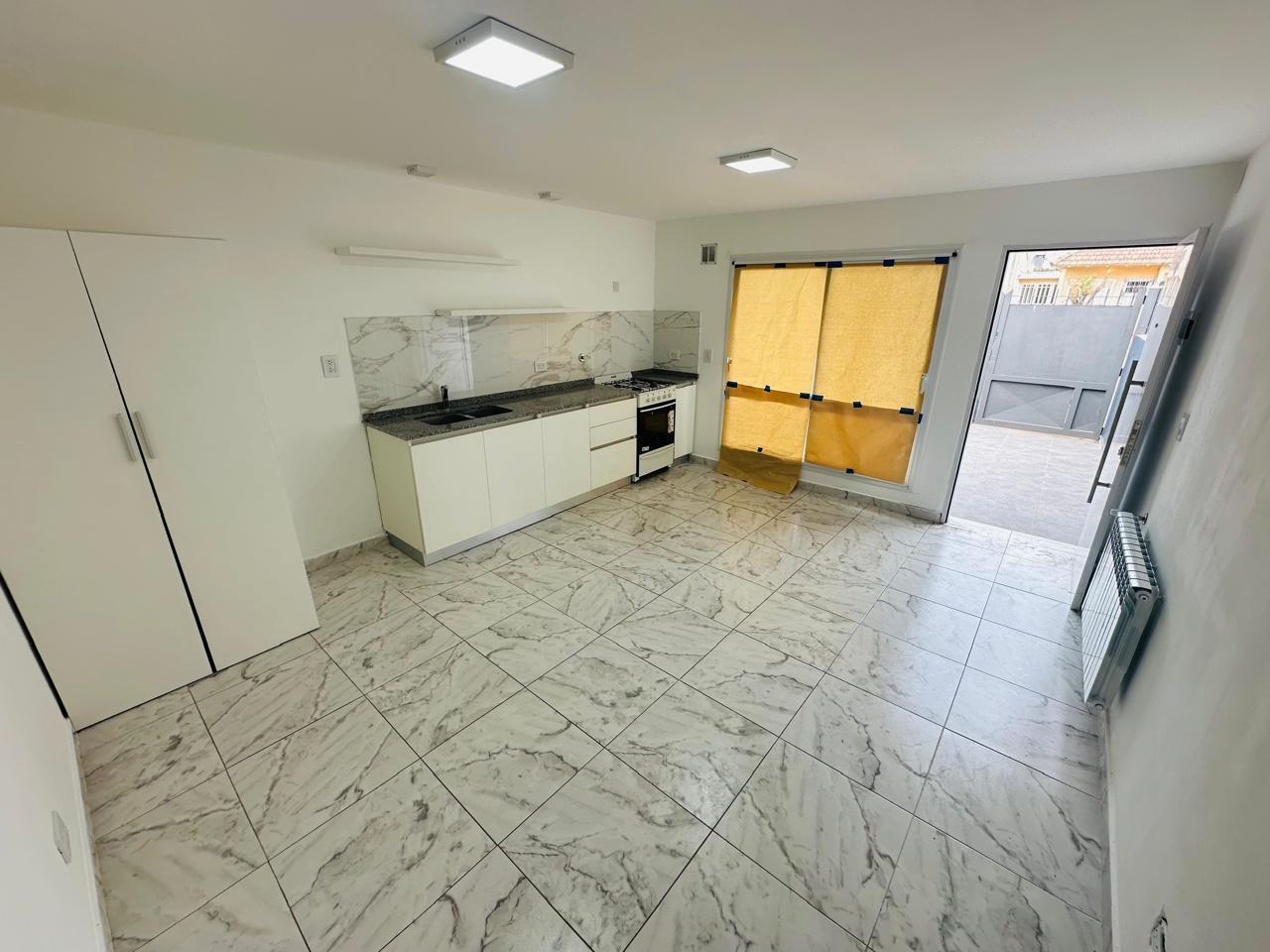 Foto de ALQUILER CASA 2 AMBIENTES CON PATIO Y TROTADORA PARA AUTO, imagen 1