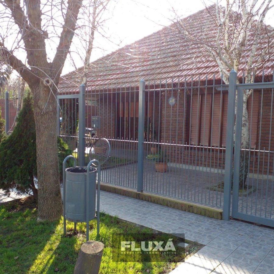 Foto de VENTA IMPONENTE CHALET 5 AMBIENTES BARRIO EL JARDIN MAR DEL PLATA, imagen 2