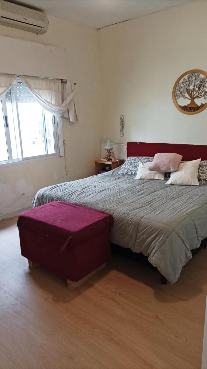 NUEVO VALOR! VENTA: Villa Ballester Chalet de 4 amb con quincho y dependencias