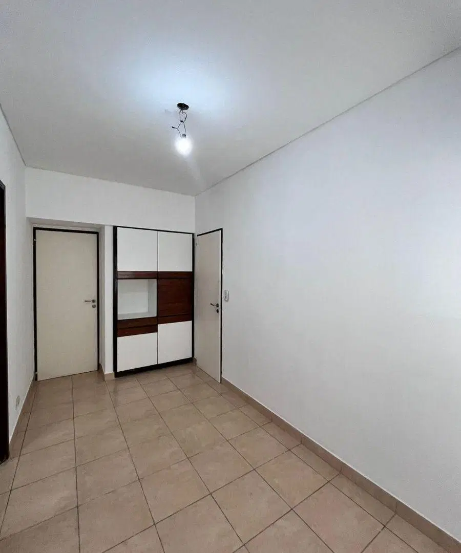Departamento 4 ambientes con cochera – Doble acceso – Excelente estado – Lanús Centro 3