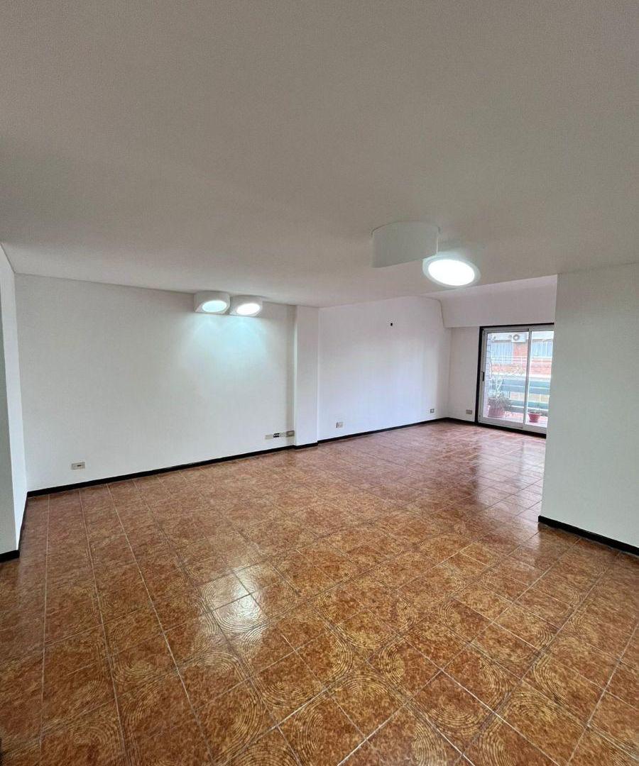 Departamento 4 ambientes con cochera – Doble acceso – Excelente estado – Lanús Centro