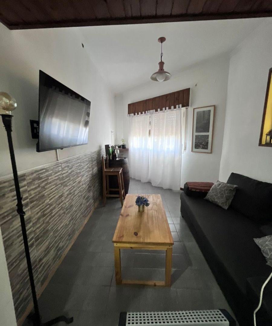 Foto de Casa de 3 ambientes en alquiler con garaje – Excelente estado – Lanús, imagen 3