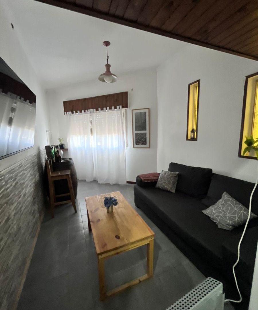 Foto de Casa de 3 ambientes en alquiler con garaje – Excelente estado – Lanús, imagen 2