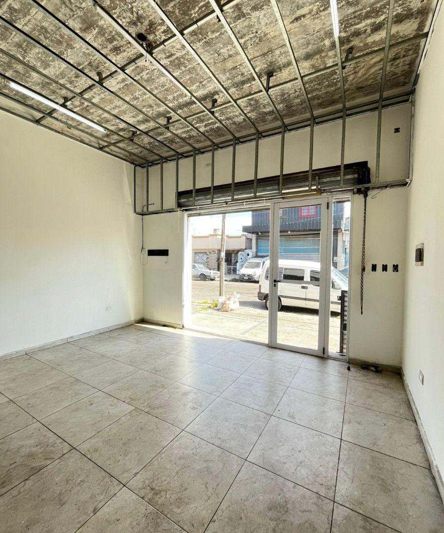 Foto de ALQUILO LOCAL COMERCIAL SOBRE AV. VILLA DE LUJÁN – LANÚS ESTE, imagen 1