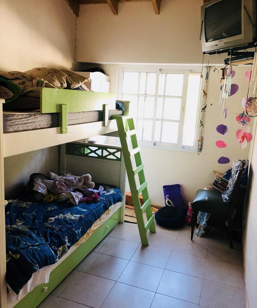 Foto de Dúplex de 3 dormitorios con jardín, parrilla y cochera para 2 autos, imagen 2