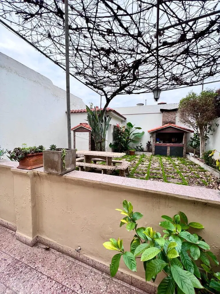 Casa en venta en barrio Ludueña 4