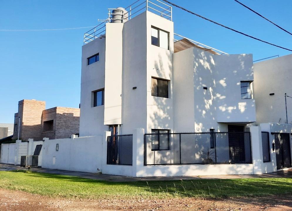 Foto de Venta - Casa Nivel premium a estrenar - Urbanización Bosch - Neuquén, imagen 1