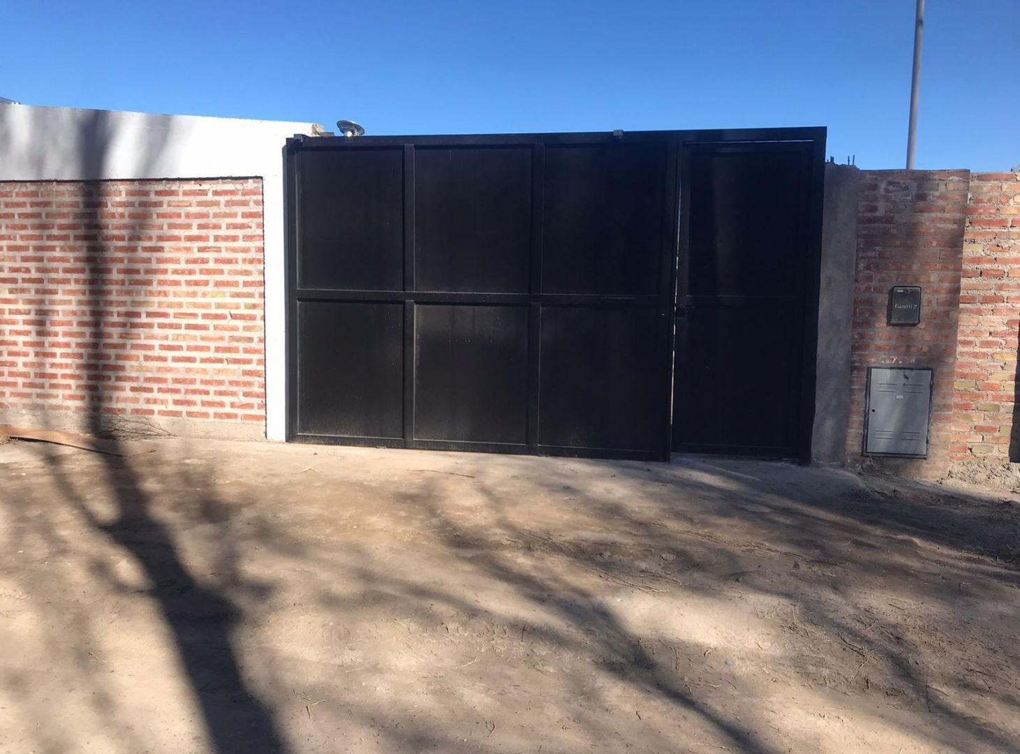 Foto de Casa en venta + quincho + pileta en B° La Encantada Plottier, imagen 1
