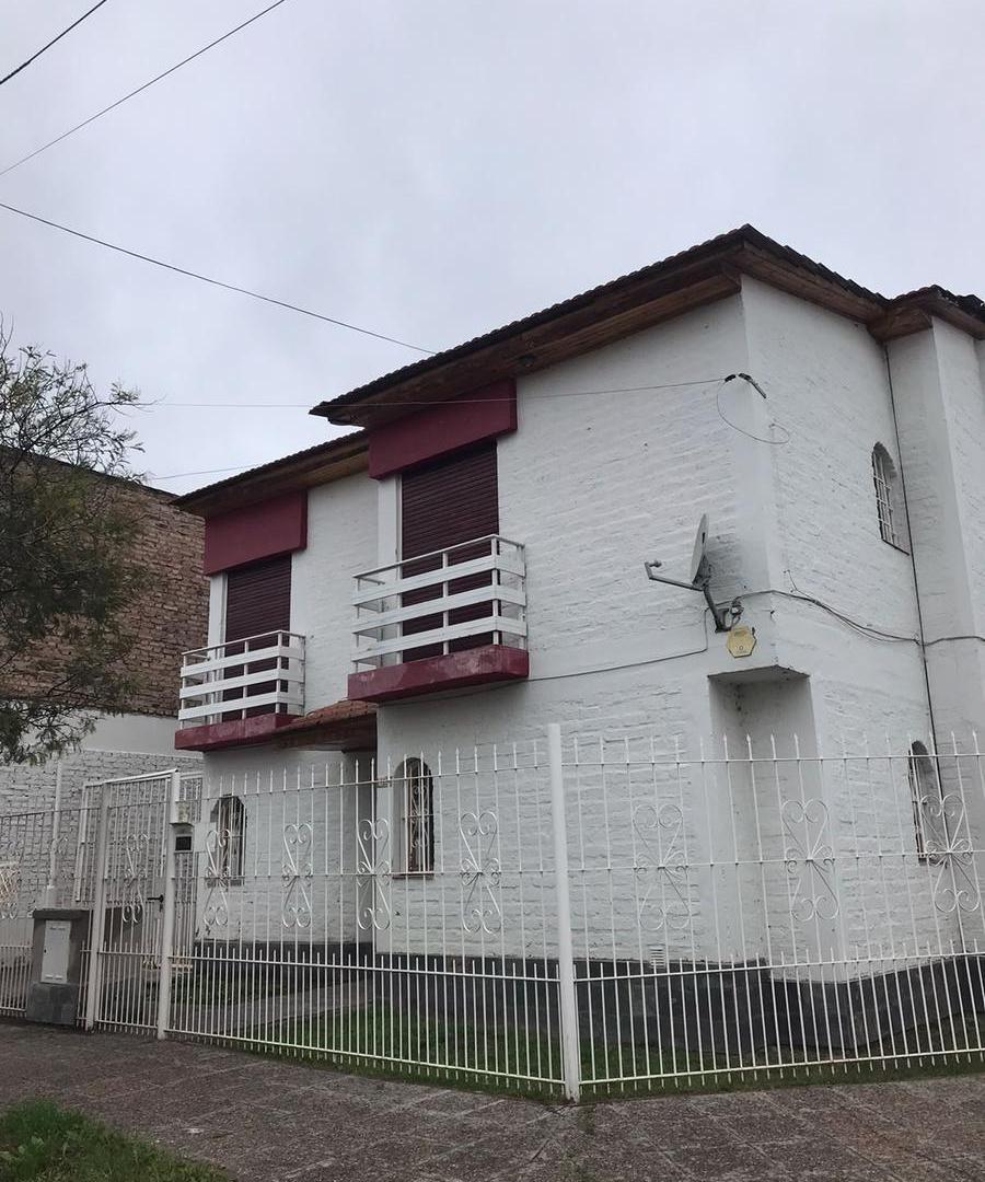 Foto de Casa en venta de 4 dormitorios- Apta crédito hipotecario, imagen 1