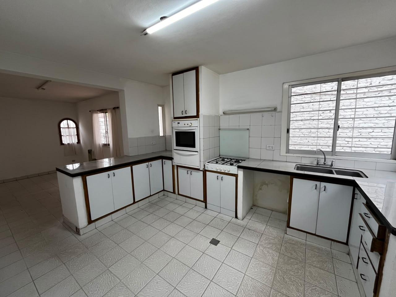 Foto de Casa en venta de 4 dormitorios- Apta crédito hipotecario, imagen 3