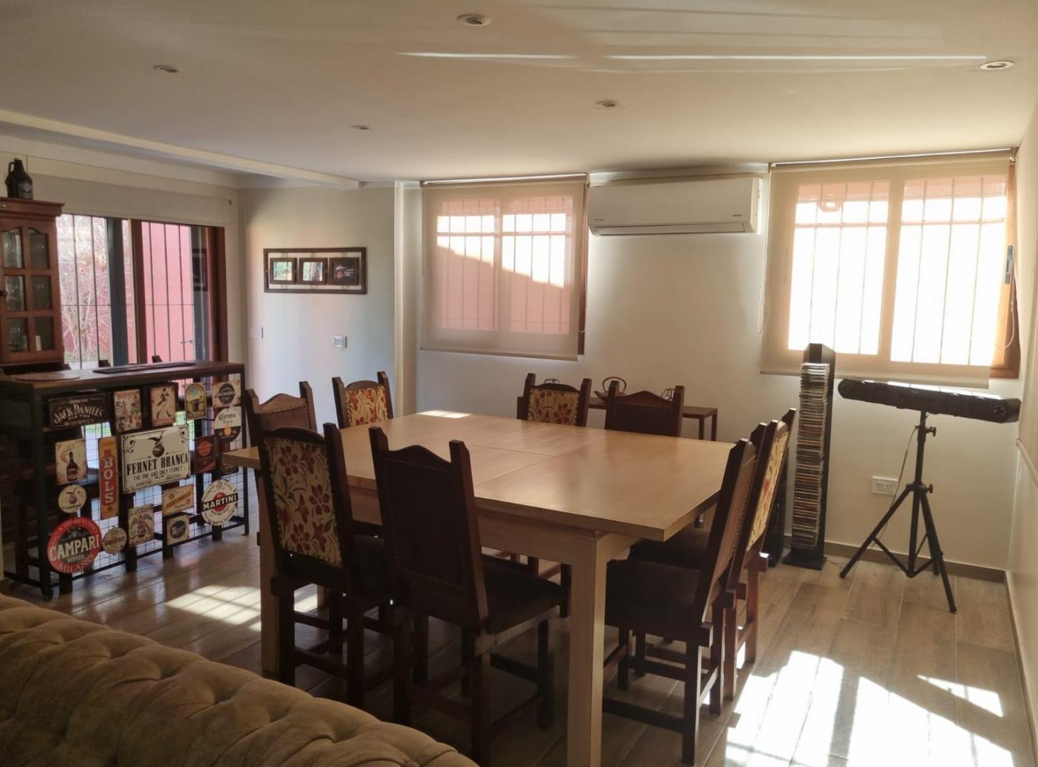 Casa en venta en Villa Elisa, 4 dormitorios.