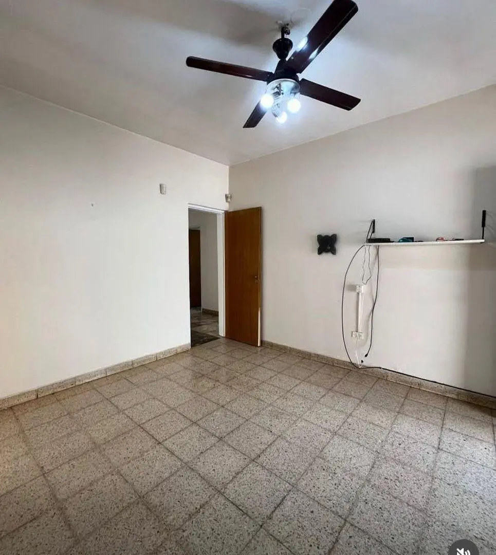 CASA 4 AMBIENTES EN VENTA - MORENO 3