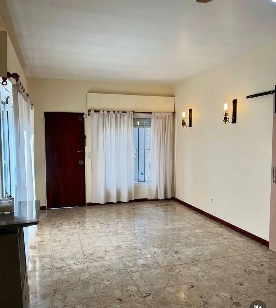 CASA 4 AMBIENTES EN VENTA - MORENO 4