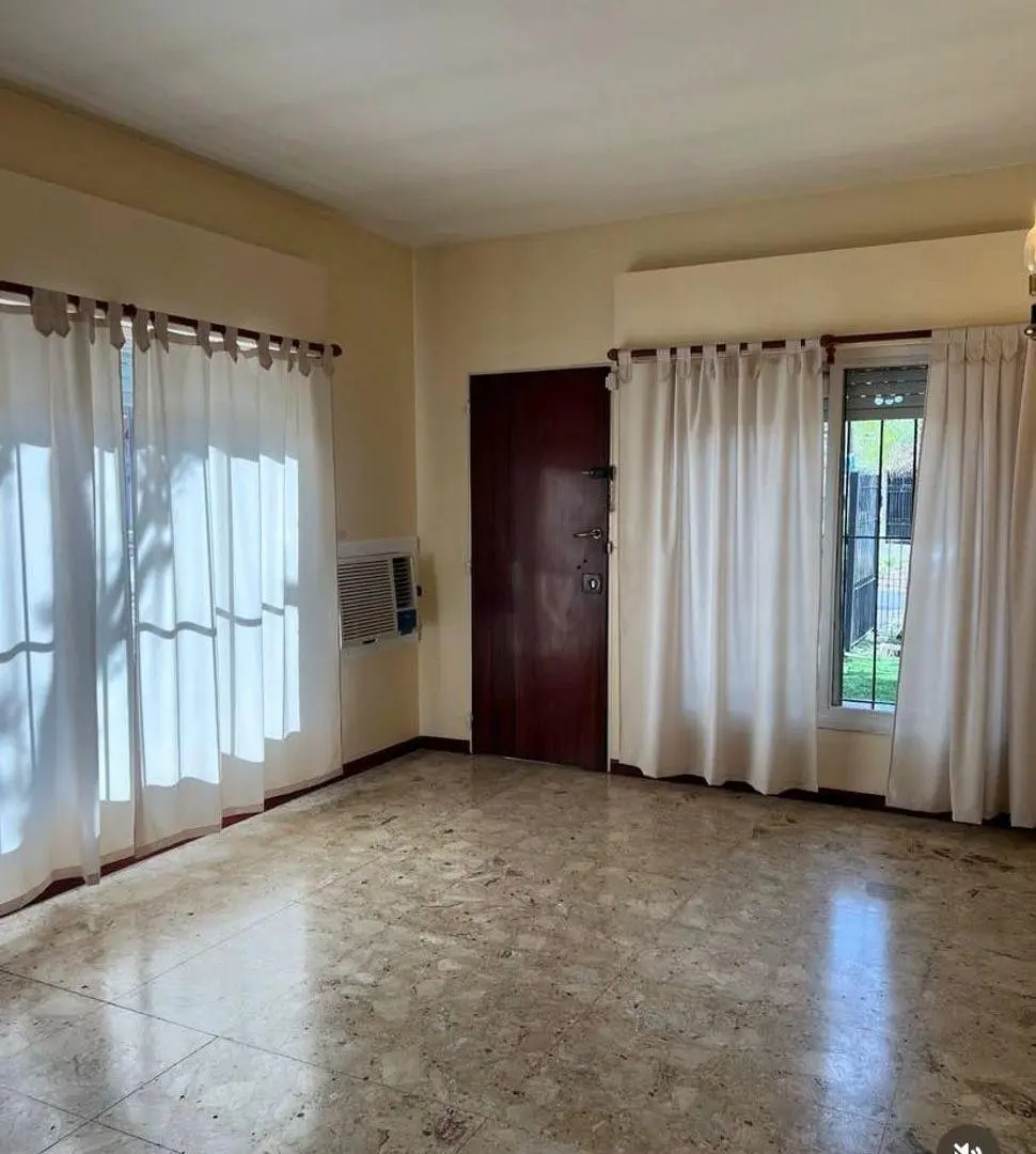 CASA 4 AMBIENTES EN VENTA - MORENO 8