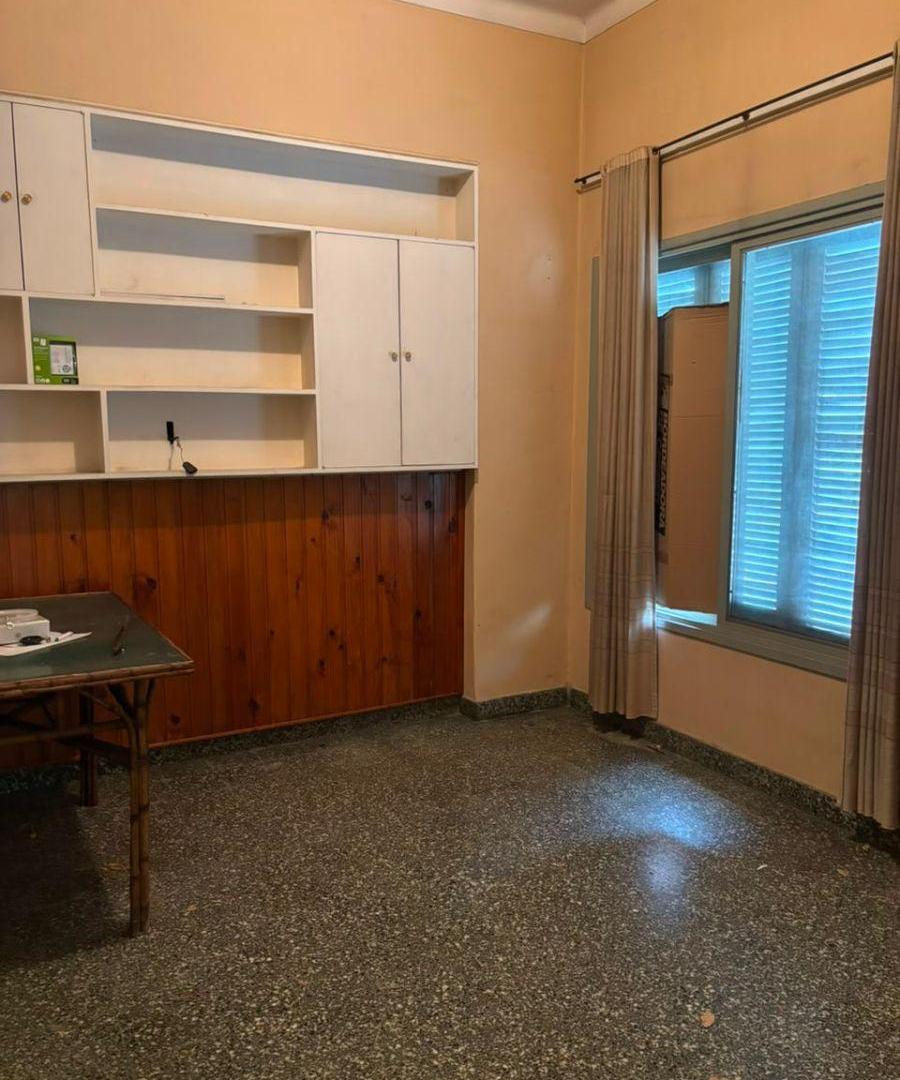 Foto de CASA EN VENTA 4 AMBIENTES CON GALPON EN HAEDO, imagen 1
