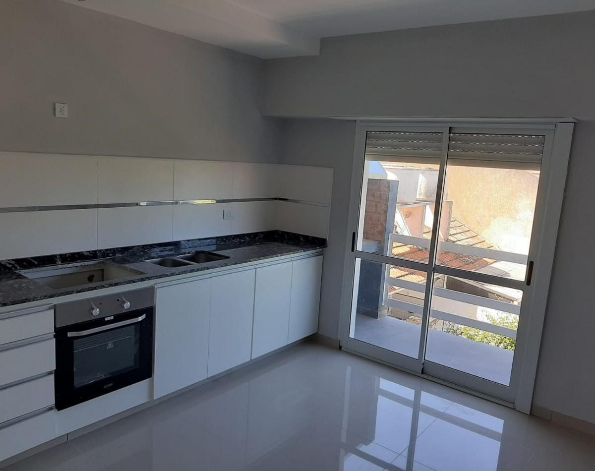 PH 3 AMBIENTES EN 1ER. PISO POR ESCALERA A ESTRENAR EN PUNTA MOGOTES