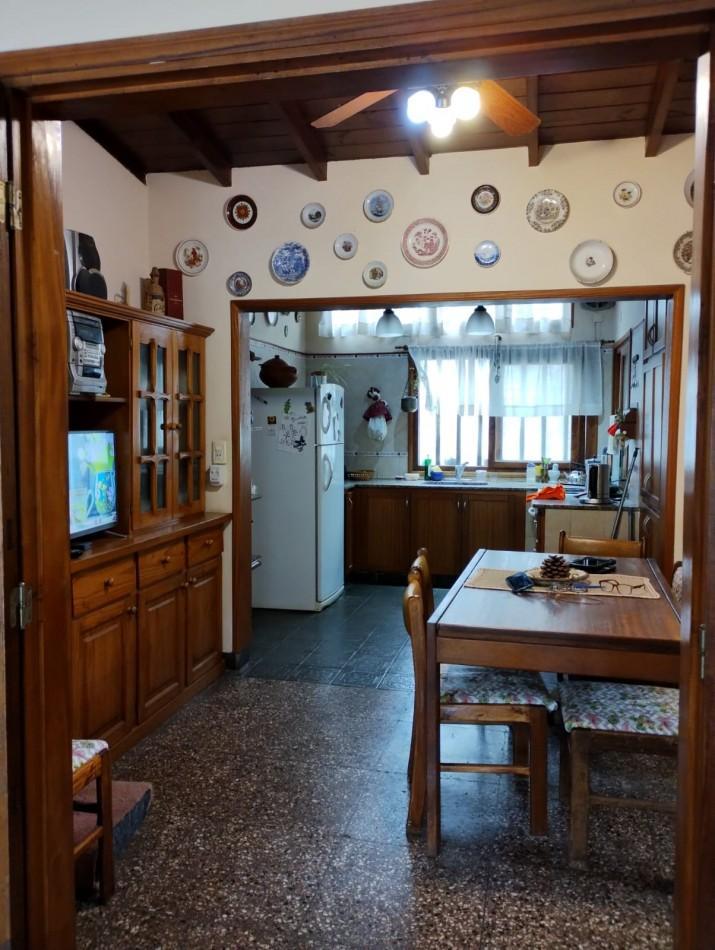 Foto de CHALET 4 AMBIENTES MAS LOCAL AL FRENTE. APTO CREDITO, imagen 4