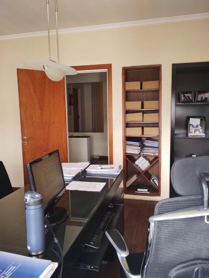 PH Tipo Chalet de 6 Ambientes en Planta Alta con Garaje, Apto Profesional y Apto Para Vivienda en Ch 4