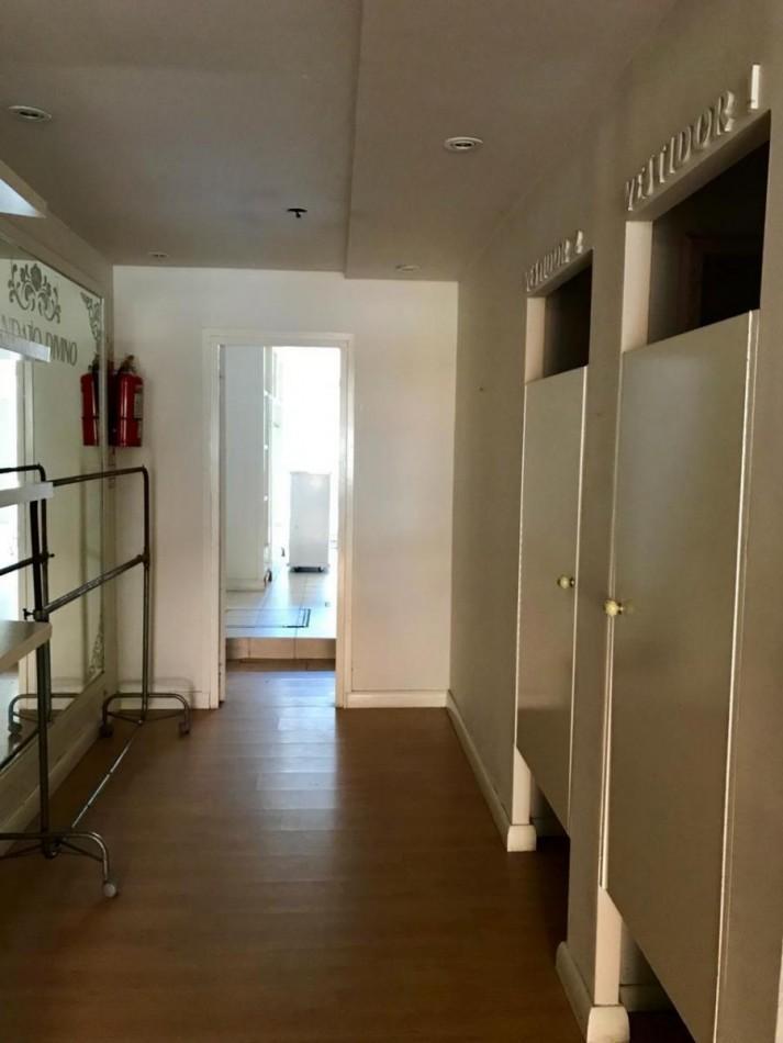 Foto de LOCAL COMERCIAL DE 138M2 EN LA PERLA VENDE, PERMUTA Y ALQUILA, imagen 4