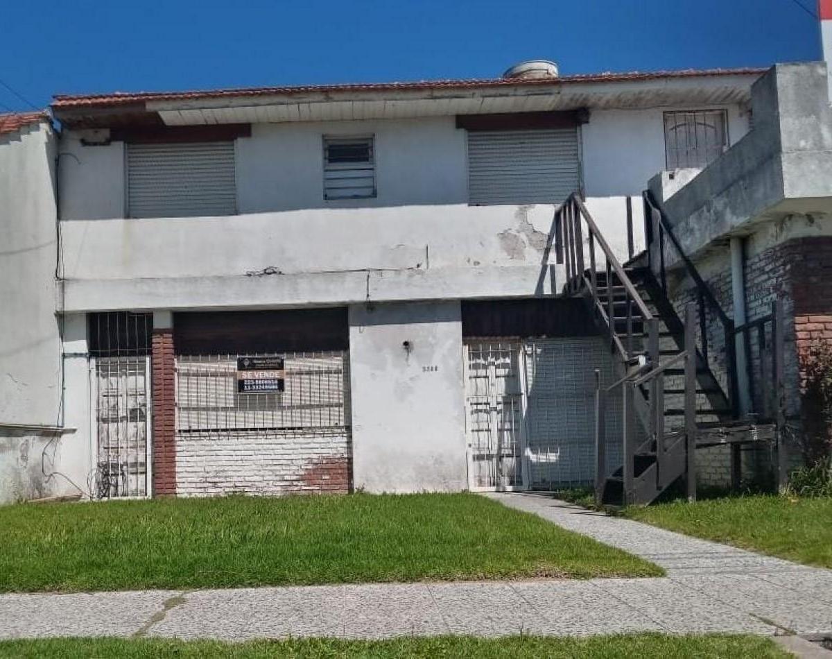 Propiedad en Block de Dos Plantas 6 Ambientes Para Reciclar 3