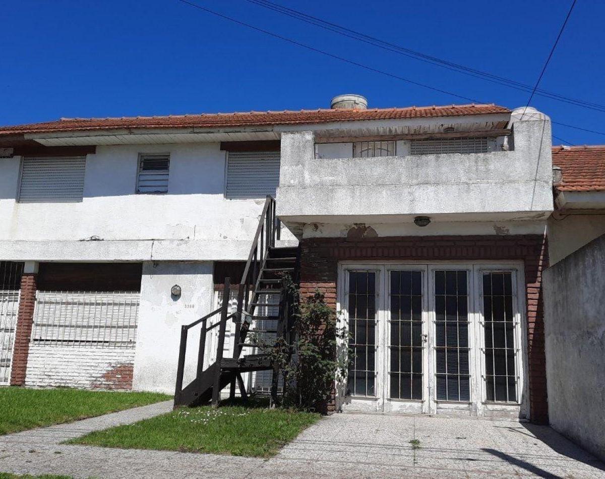 Propiedad en Block de Dos Plantas 6 Ambientes Para Reciclar 2