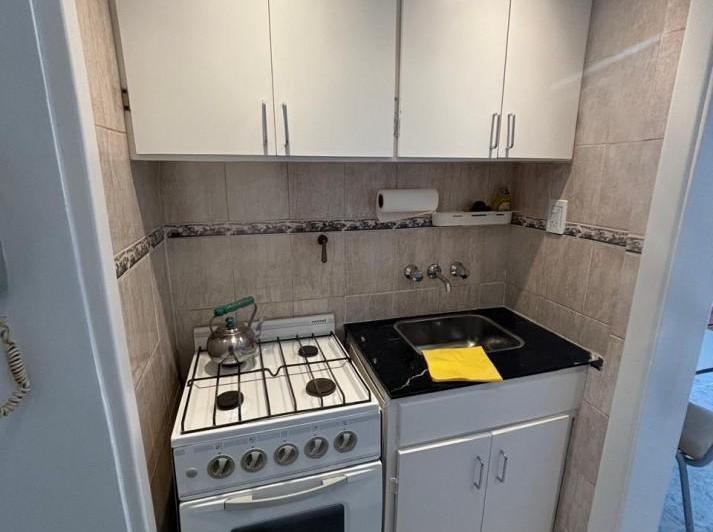 Foto de DEPARTAMENTO 1 AMBIENTE AMPLIO AL LATERAL CON BALCON, PARA 3 PERSONAS, imagen 5