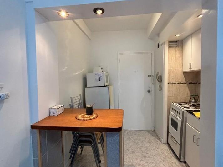 Foto de DEPARTAMENTO 1 AMBIENTE AMPLIO AL LATERAL CON BALCON, PARA 3 PERSONAS, imagen 4