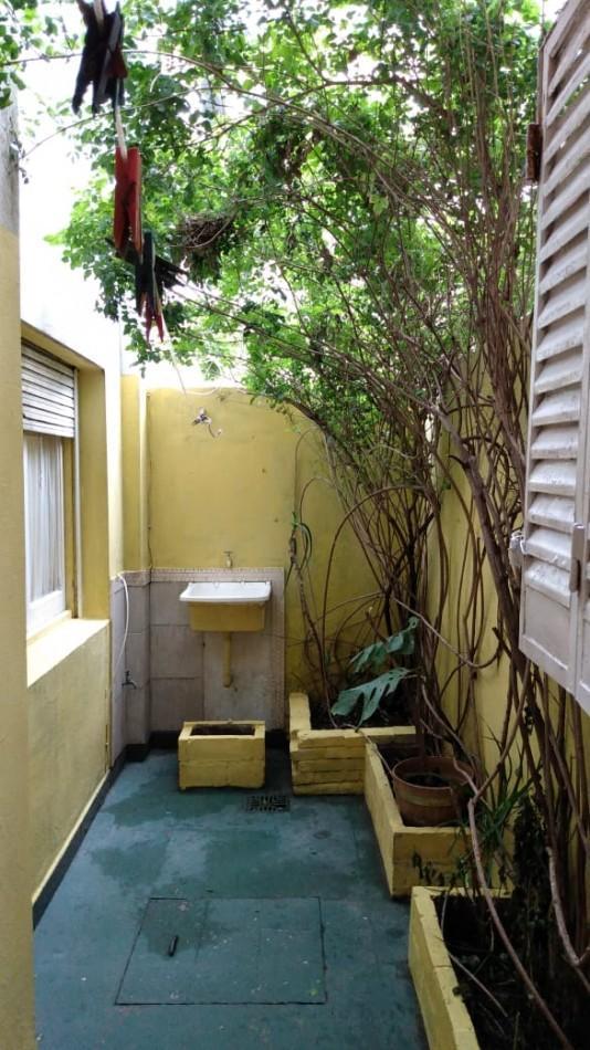 Departamento de 3 Ambientes a La Calle con Patio en Miramar 4