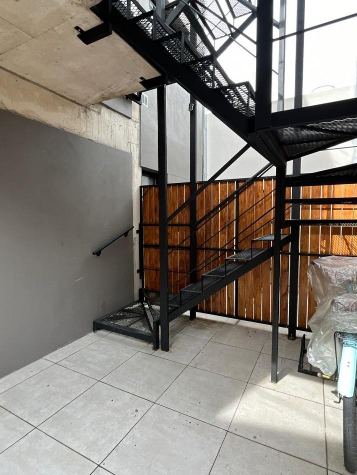 Foto de PH 2 AMB EN DUPLEX A LA CALLE CON COCHERA Y QUINCHO EN 1ER. PISO POR, imagen 3