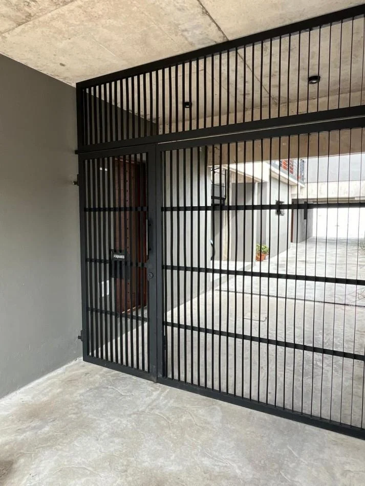 Foto de PH 2 AMB EN DUPLEX A LA CALLE CON COCHERA Y QUINCHO EN 1ER. PISO POR, imagen 4