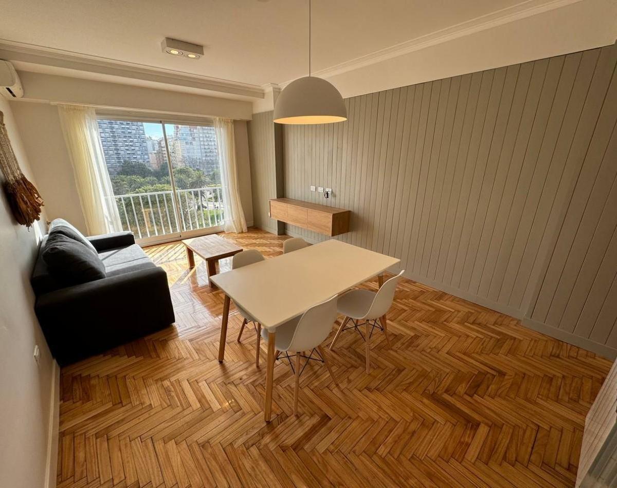DEPARTAMENTO 3 AMB A LA CALLE CON BALCON FRANCES Y VISTA A LA PLAZA COLON