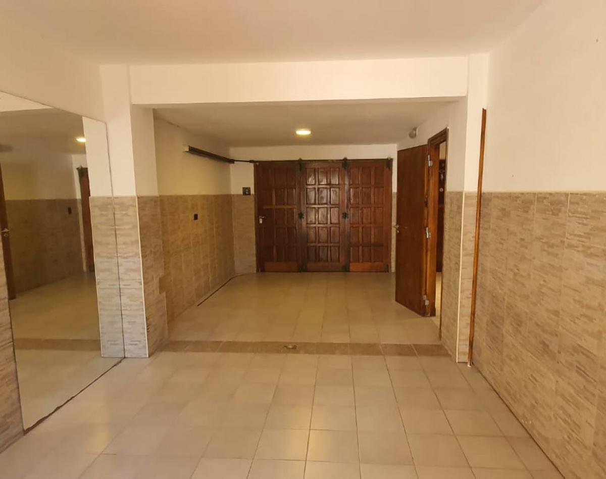 Casa 4 Ambientes con Parque y Garaje en Miramar 1