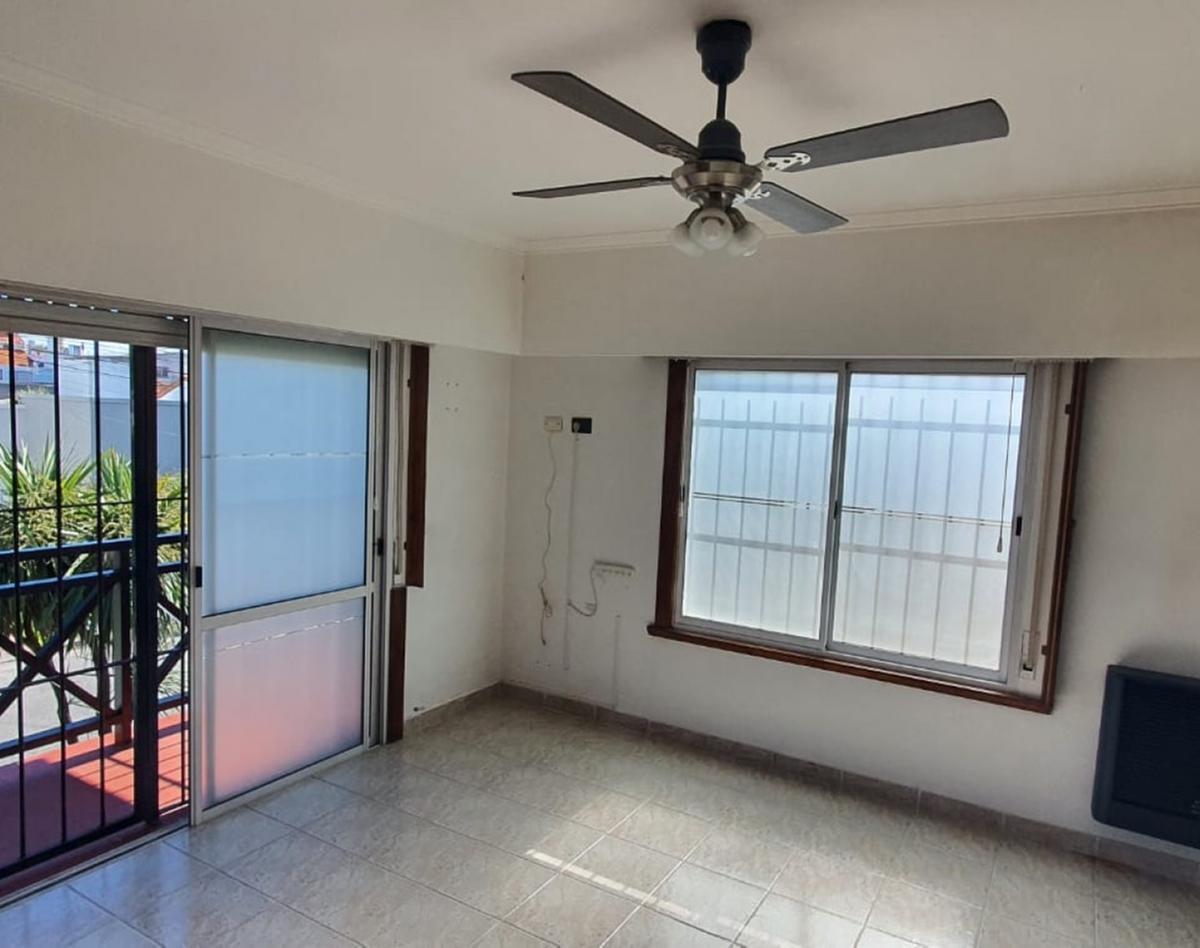 Casa 4 Ambientes con Parque y Garaje en Miramar 5