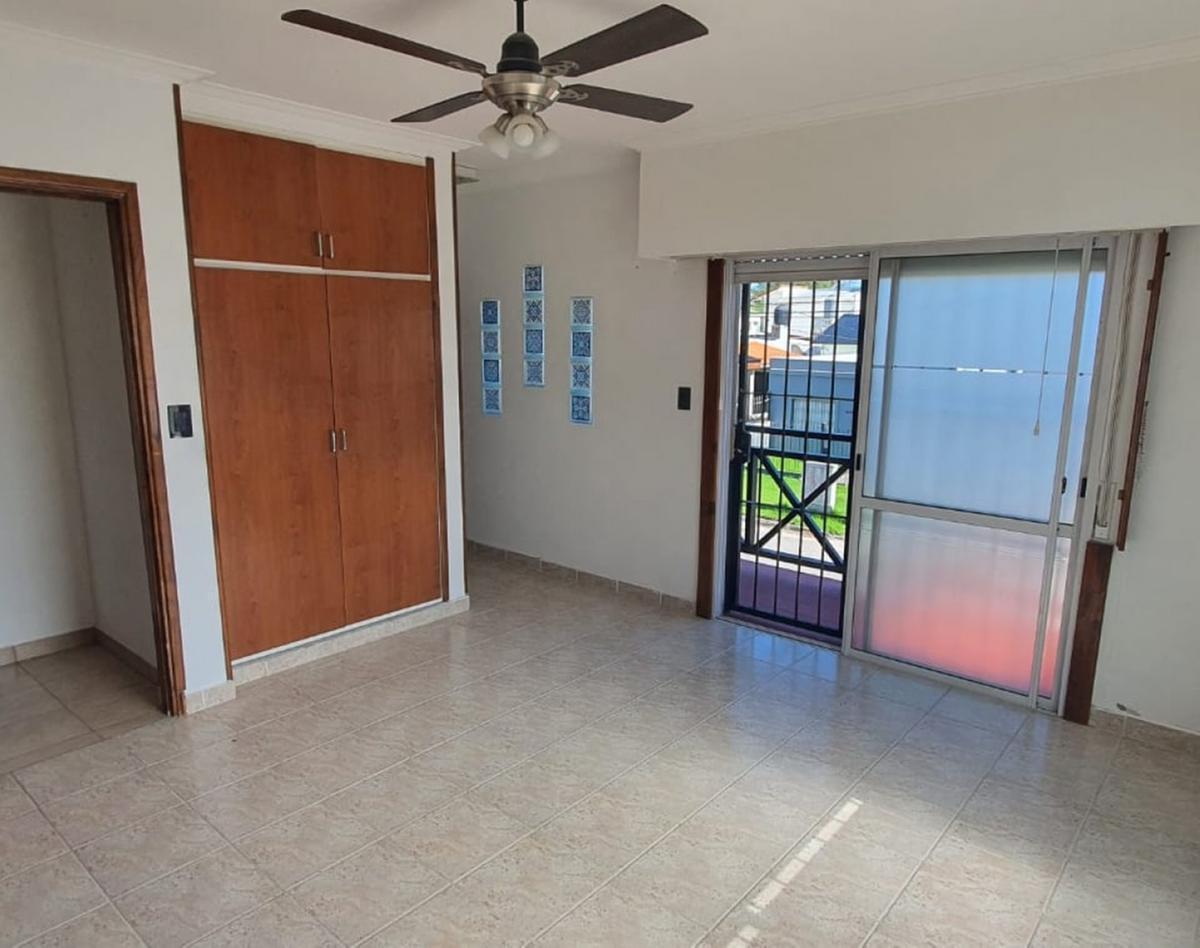 Casa 4 Ambientes con Parque y Garaje en Miramar 3