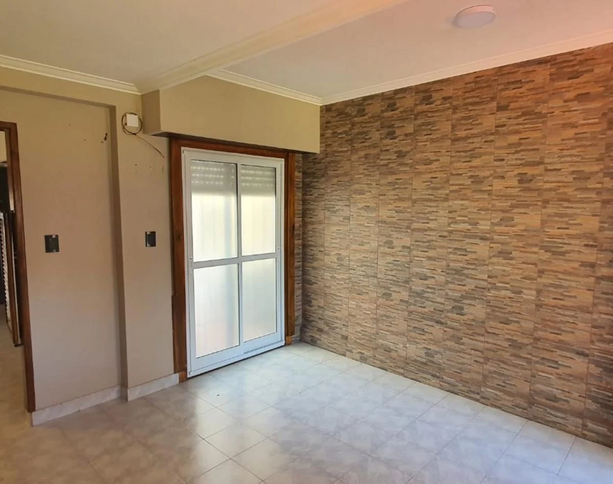Casa 4 Ambientes con Parque y Garaje en Miramar 3