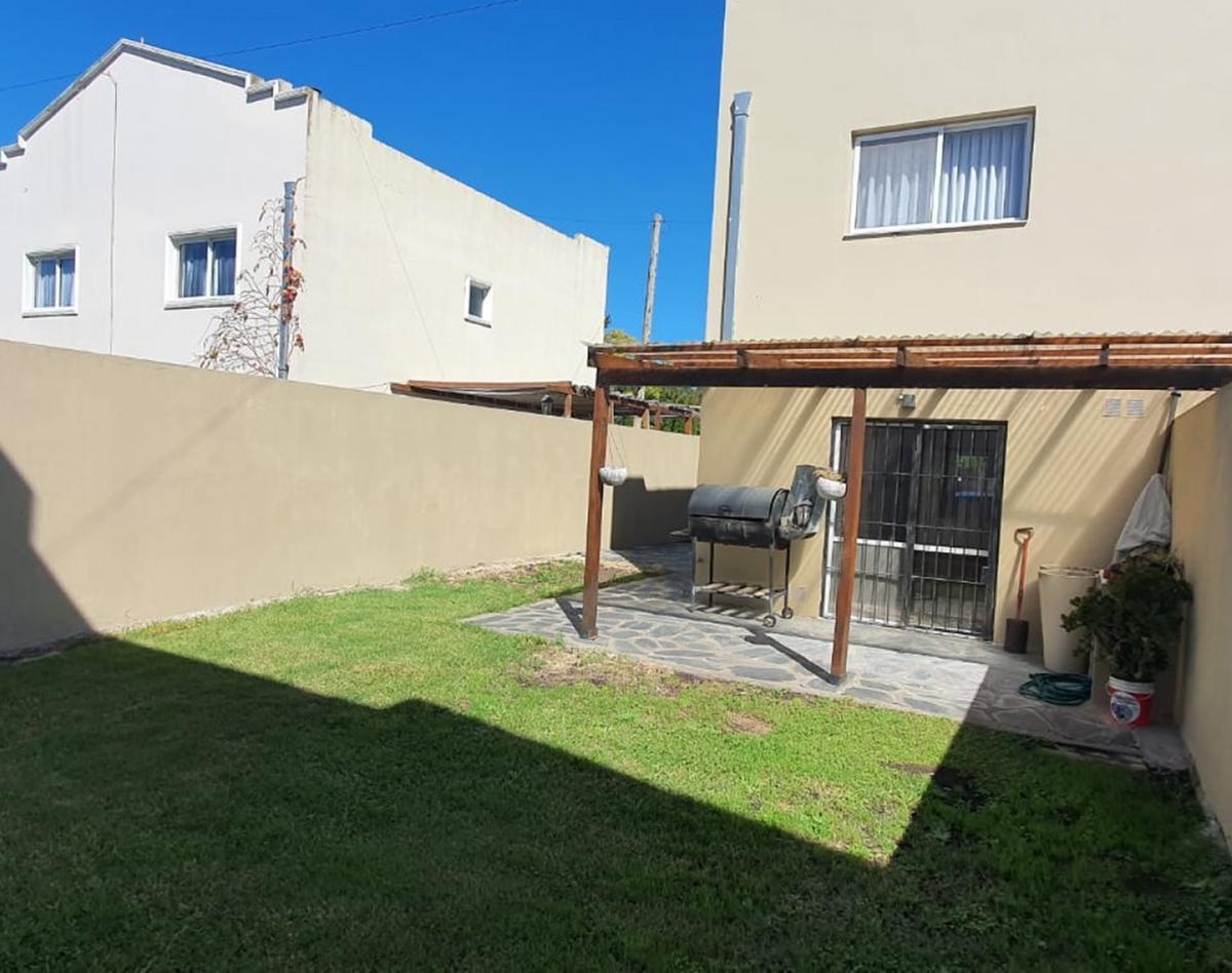 Duplex 3 Ambientes con Parque y Entrada Para Auto en Miramar. Apto Credito 4