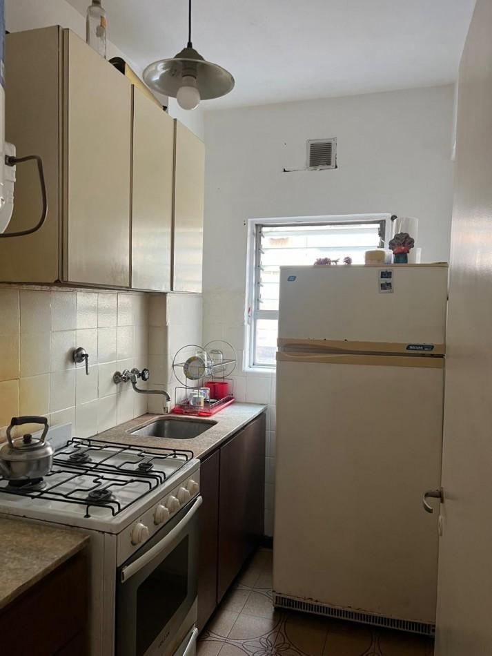 Foto de DEPARTAMENTO DE 1 AMBIENTE CON BALCON A LA CALLE Y COCHERA EN EL, imagen 3