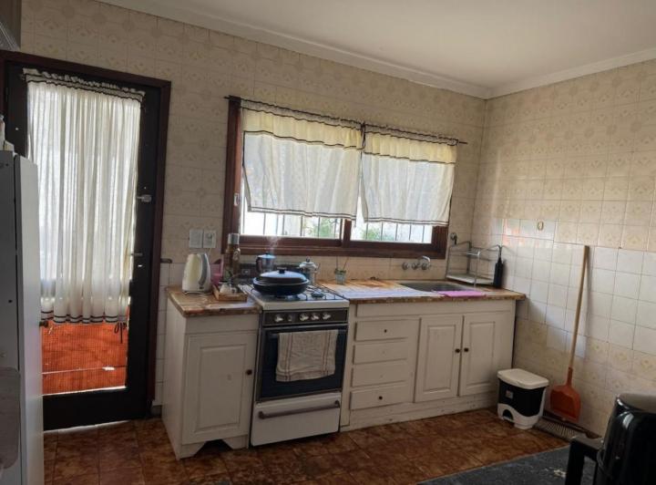 DOS CASAS DE 3 AMBIENTES MAS UN GALPON EN EL BARRIO LAS AVENIDAS. APTO CREDITO 4