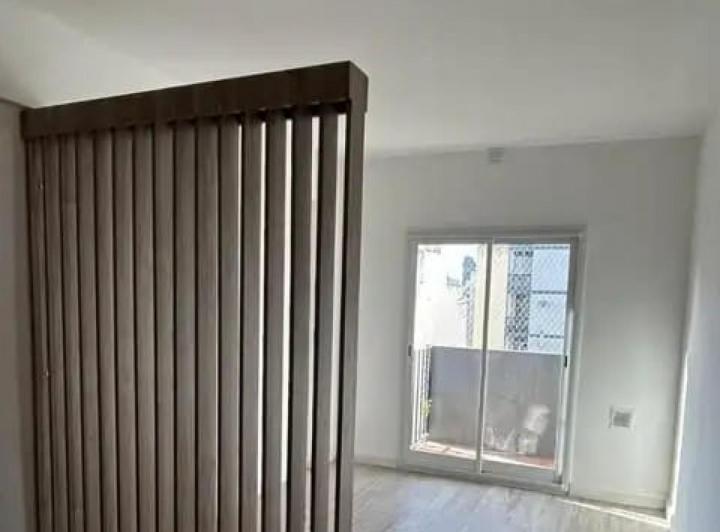 MONOAMBIENTE A LA CALLE CON BALCON, TOTALMENTE RECICLADO A NUEVO EN PLAZA MITRE   . APTO CREDITO 5