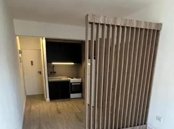 MONOAMBIENTE A LA CALLE CON BALCON, TOTALMENTE RECICLADO A NUEVO EN PLAZA MITRE   . APTO CREDITO 4