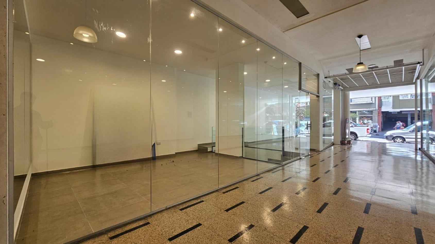 Foto de DOS LOCALES EN BLOCK A LA CALLE EN GALERIA EN EL CENTRO (FINANCIA), imagen 4